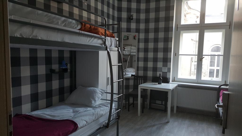 Hostal Lwowska 11 *